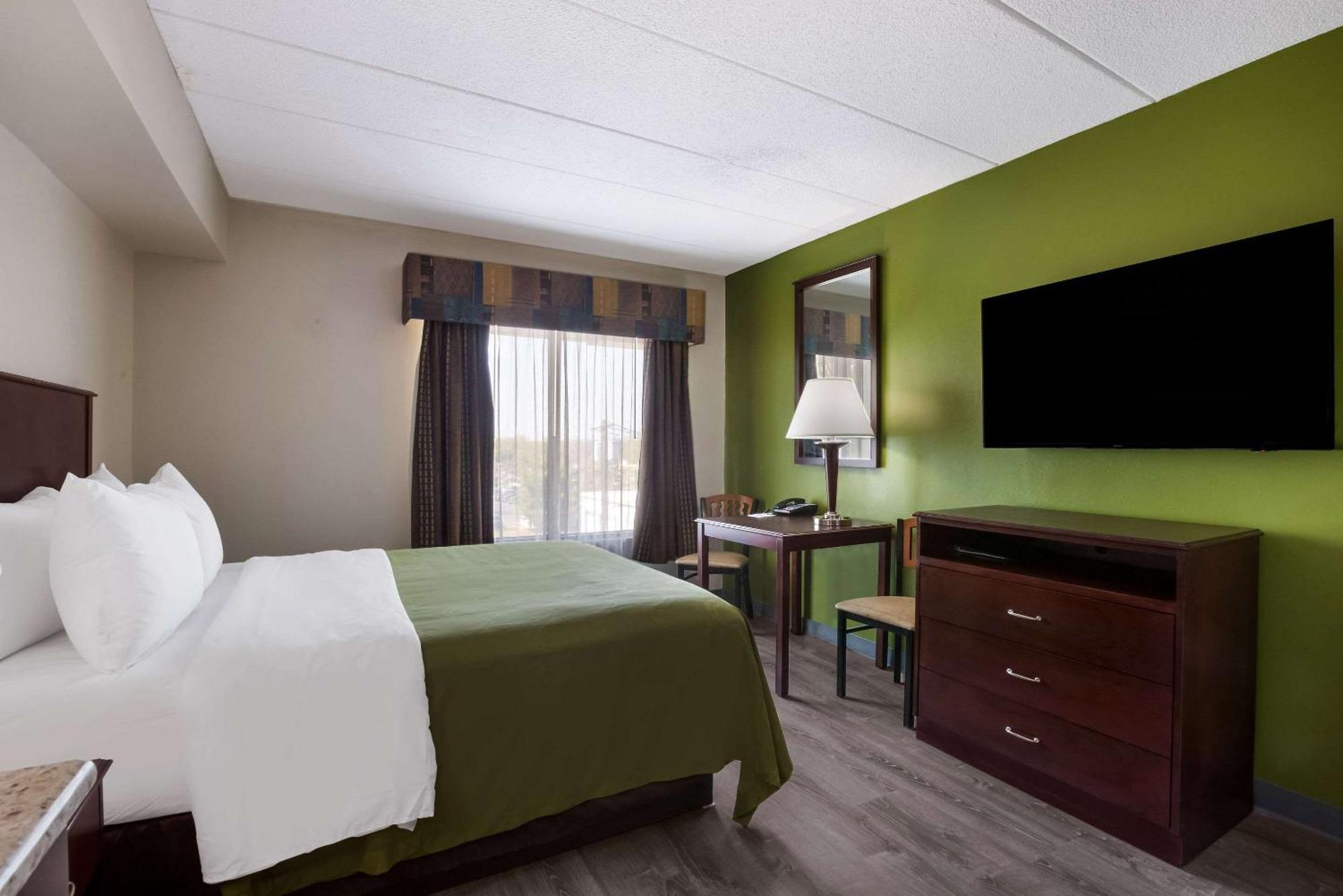 Quality Inn Near Princeton Lawrence Zewnętrze zdjęcie